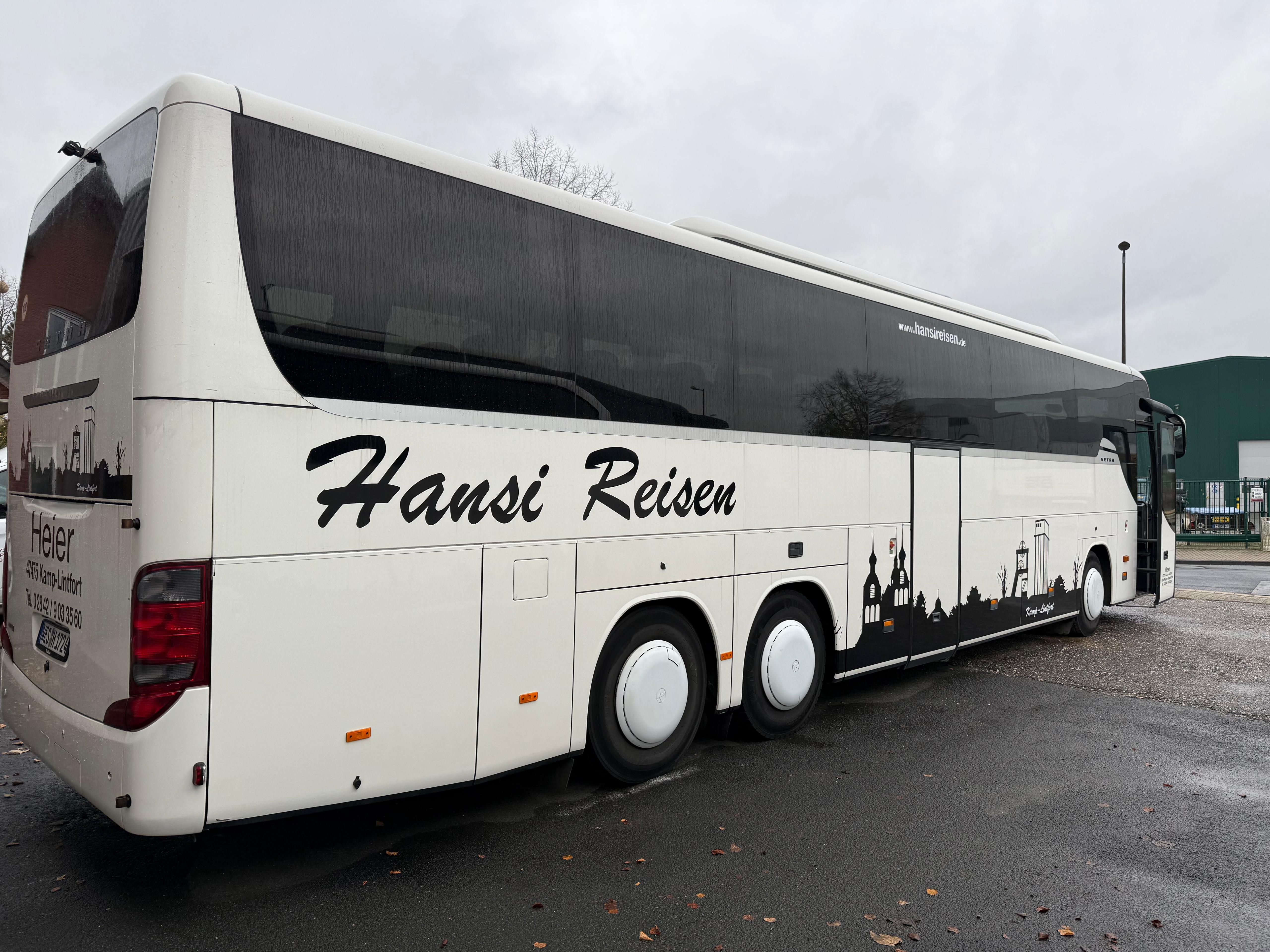 Reisebus 57 Außen